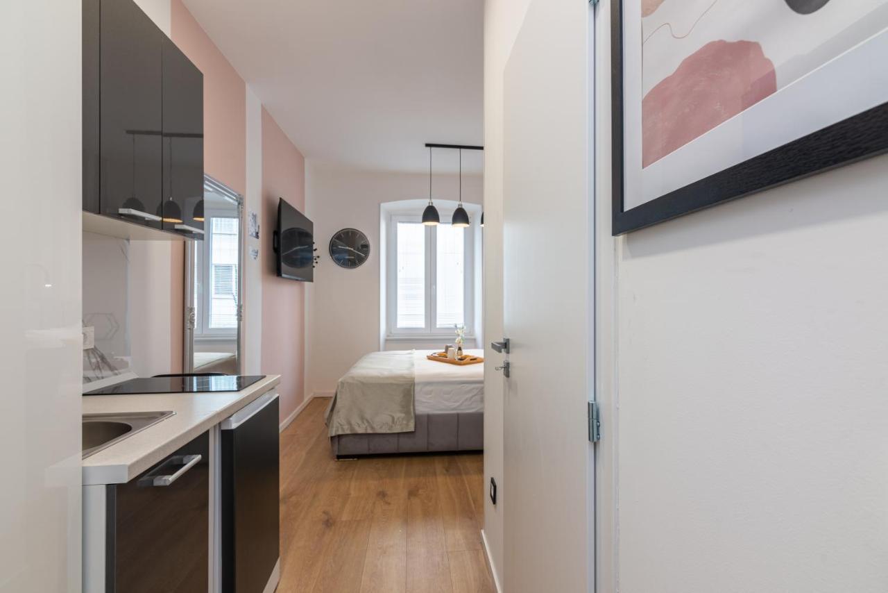 Apartments & Rooms Six Rijeka Ngoại thất bức ảnh